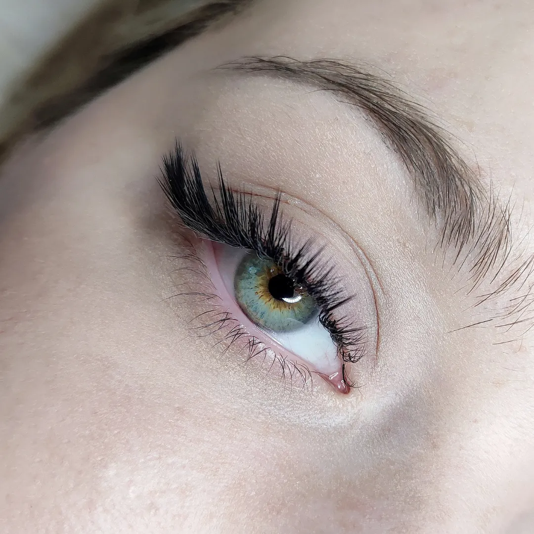 Hazel-green eye with natural glam lash extensions expertly styled by Sweet Chanice.